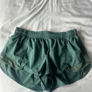 Lululemon Hotty Hot Shorts 2.5 inch
